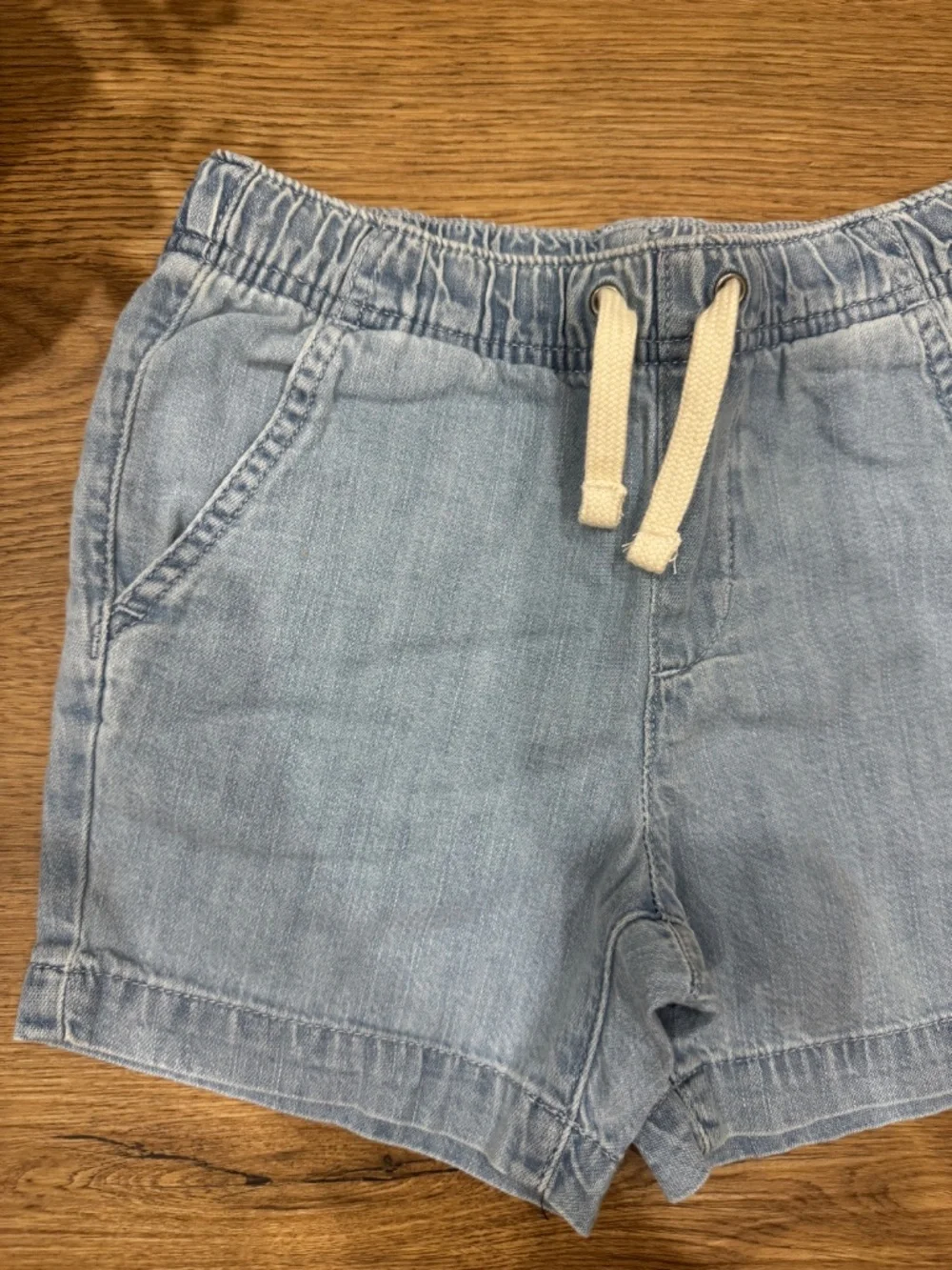 Old Navy Boys Size 5 Light Wash Chambray Denim Pull-On Shorts